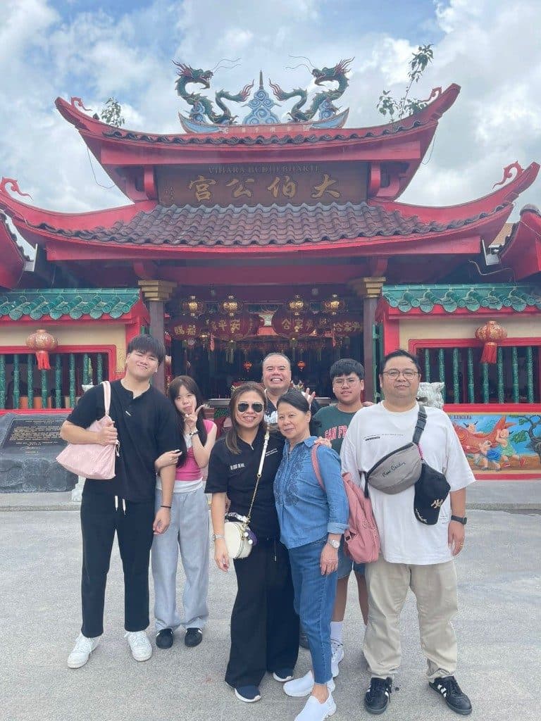 A family group in front of the Vihara Buddhi Bhakti temple in Batam